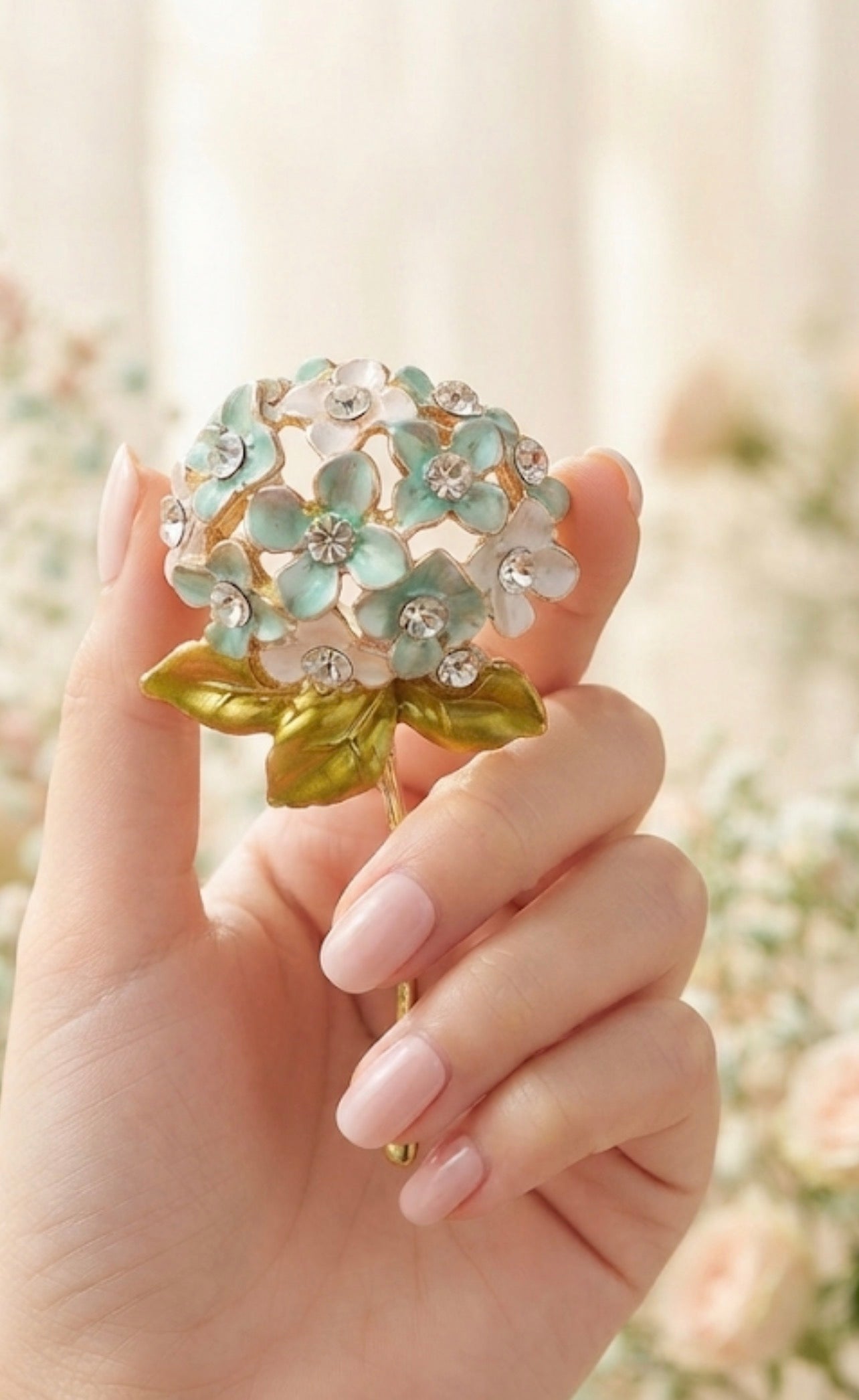 Hydrangea Flower Brooch in Gold