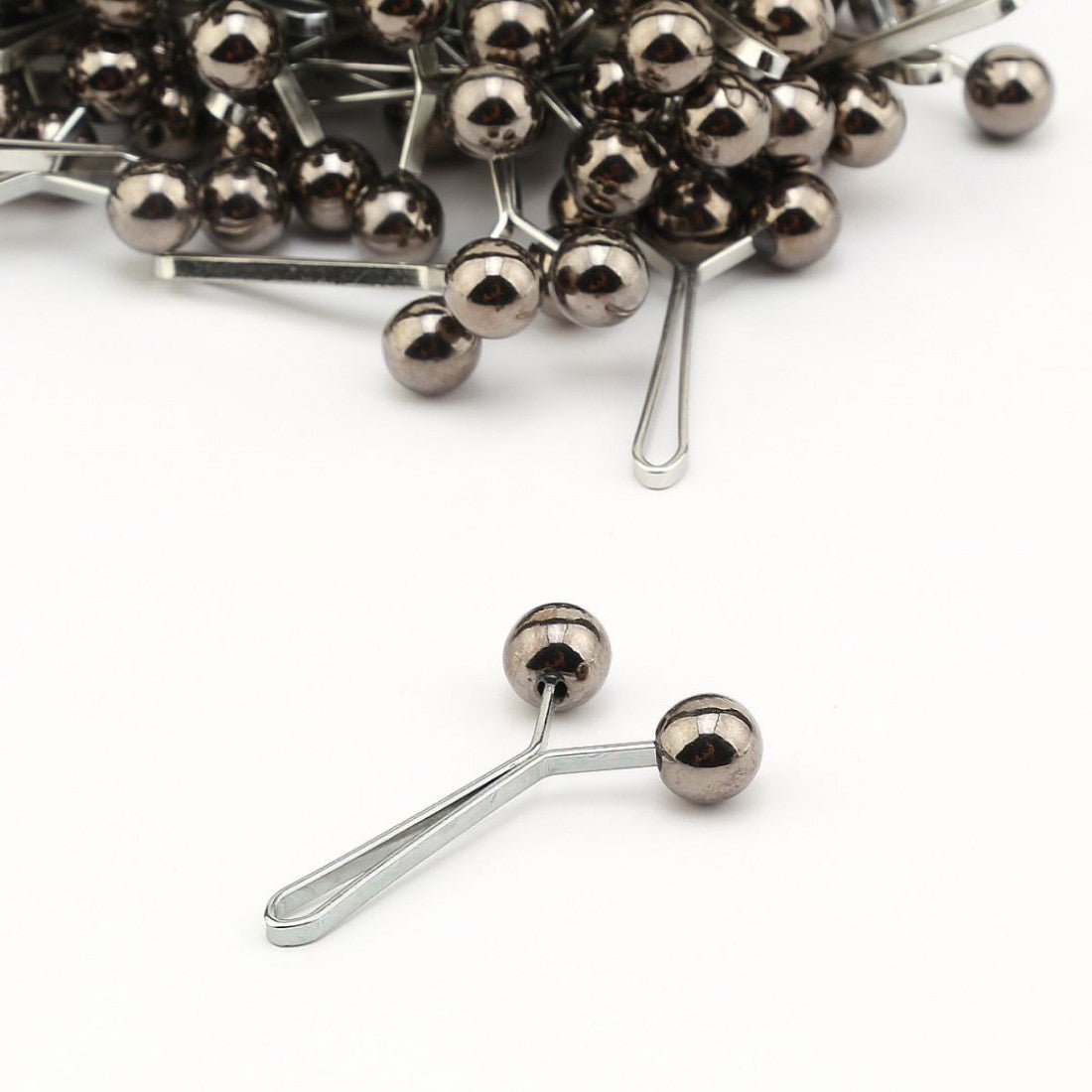 1 silver clip pin