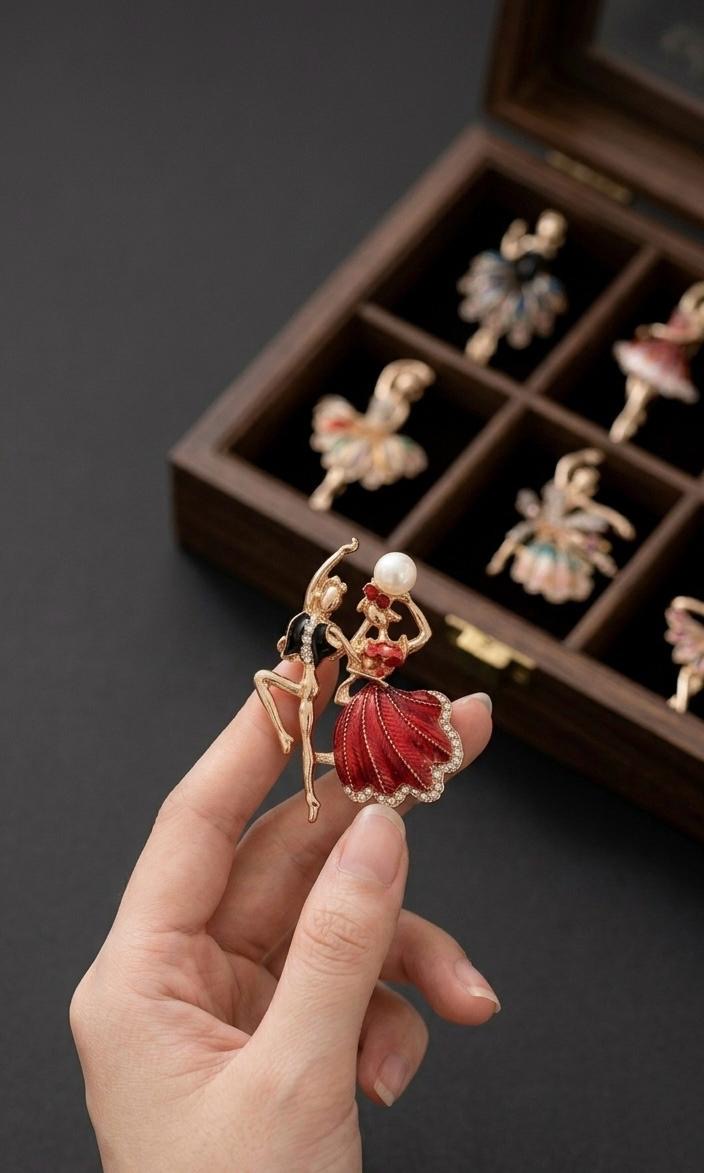 Dansers Brooch